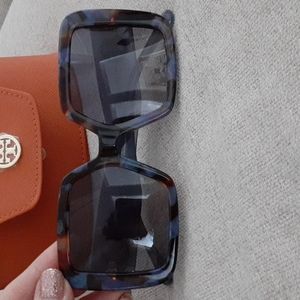 Euc! oversized Tory Burch ,Blue Pearl Tortoise sunnies 😎